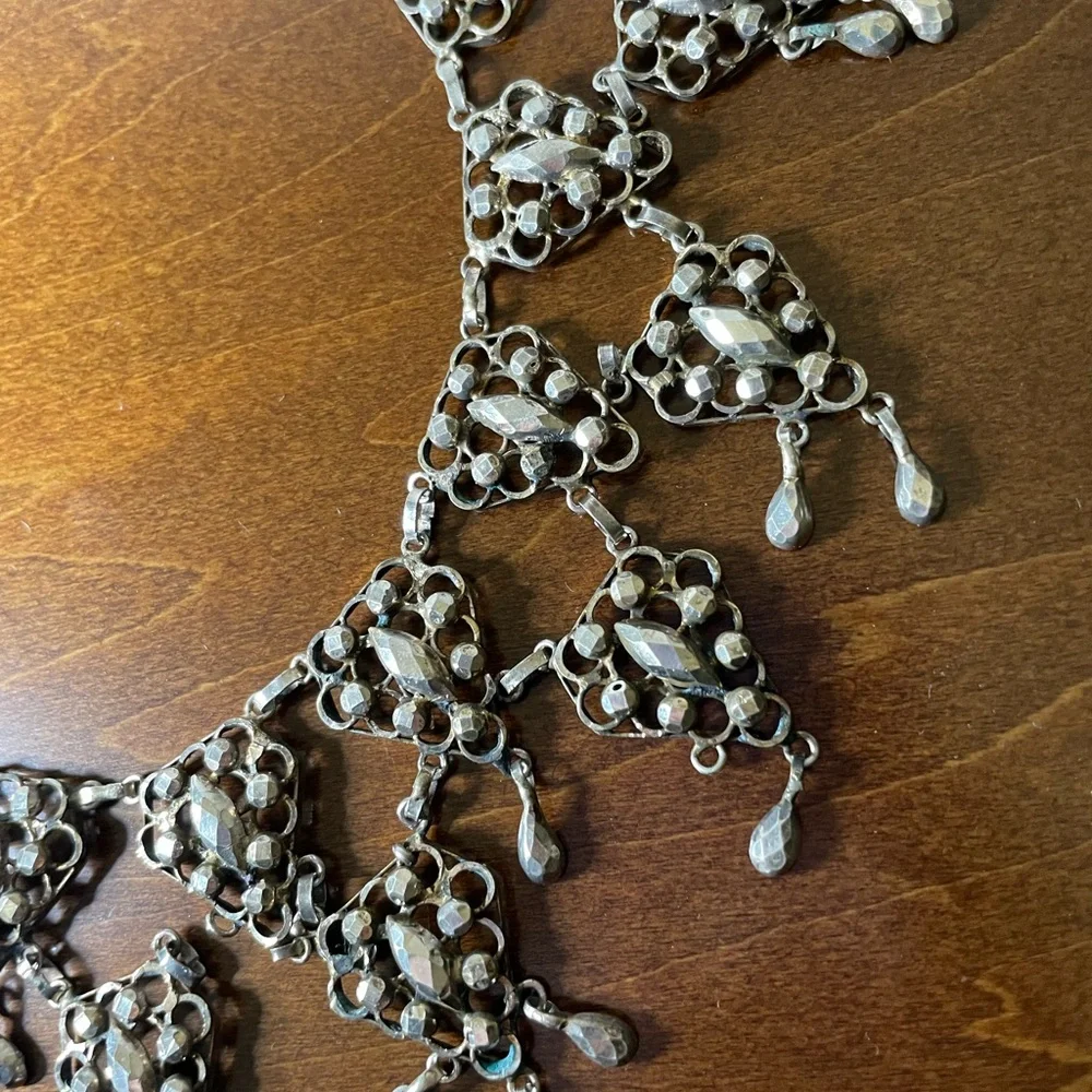 Antique Victorian faceted 900 silver filigree cleopatra bib festoon necklace - Picture 4 of 8